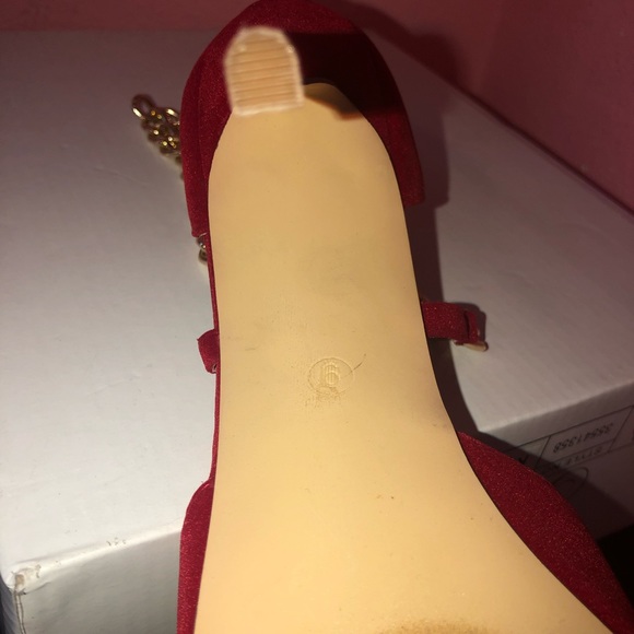 Red Pointed Heels - Picture 4 of 4